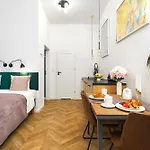 Urban Chic -2 - Praga Polnoc - - Zabkowska *
